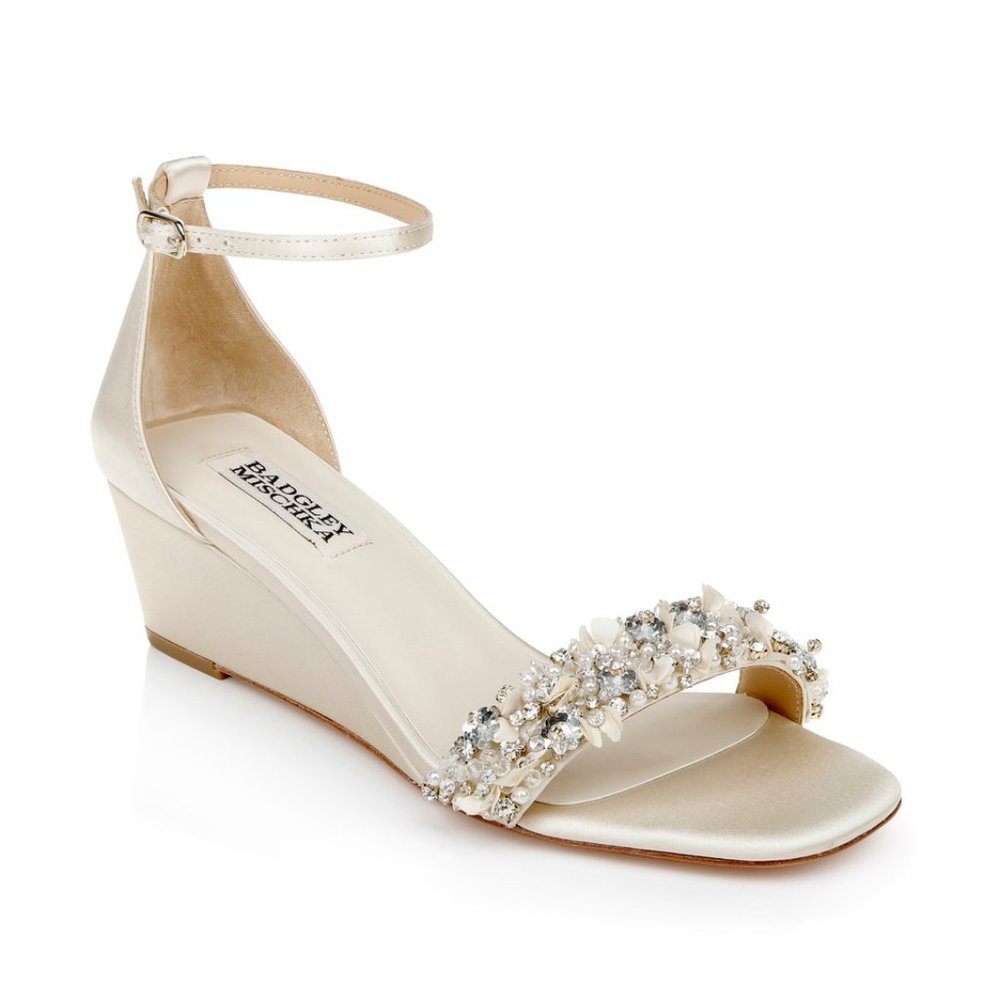 Badgley Mischka Teasha Wedge Size 8